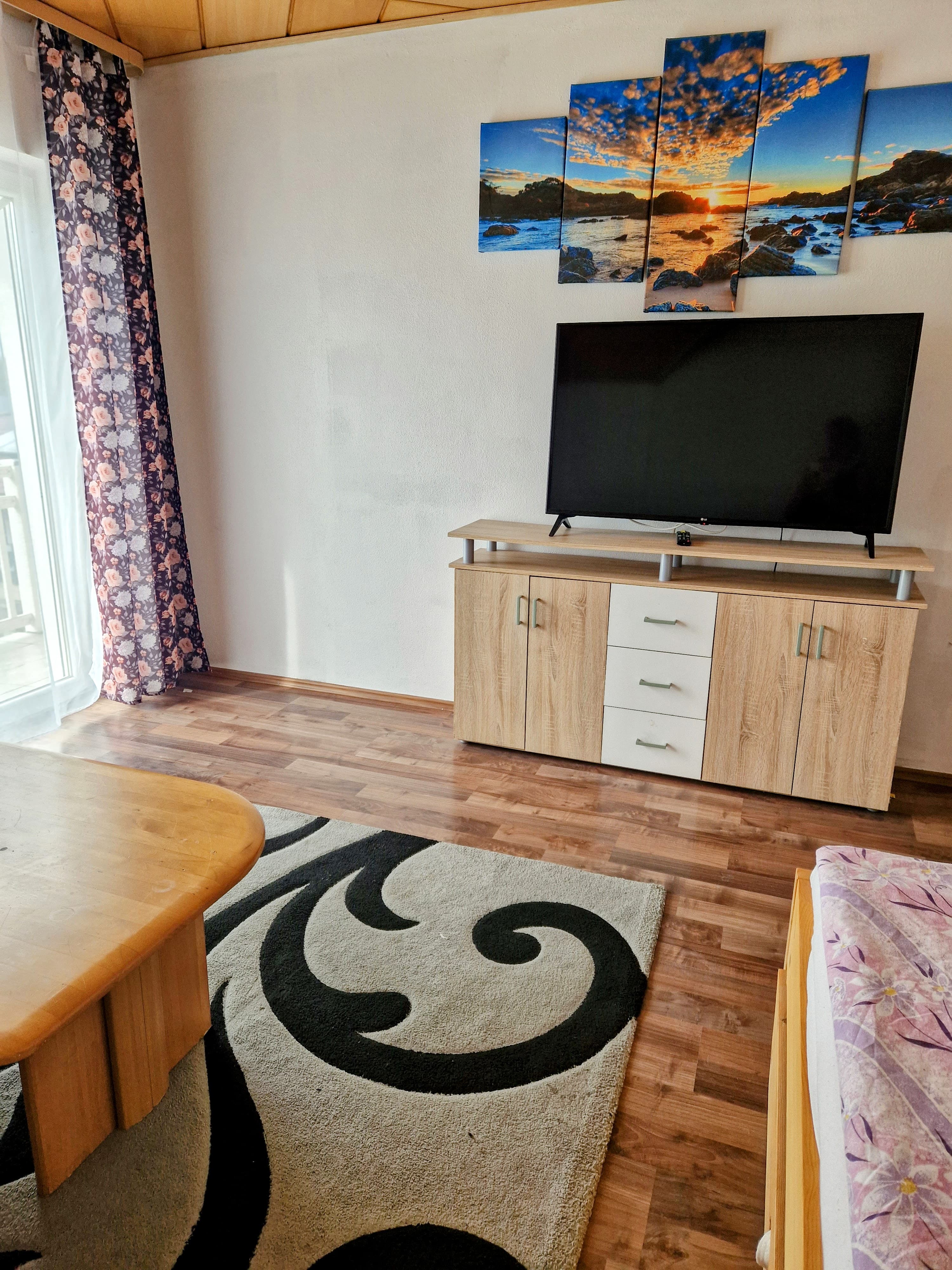 Zimmer 2 mit Balkon Bild 2