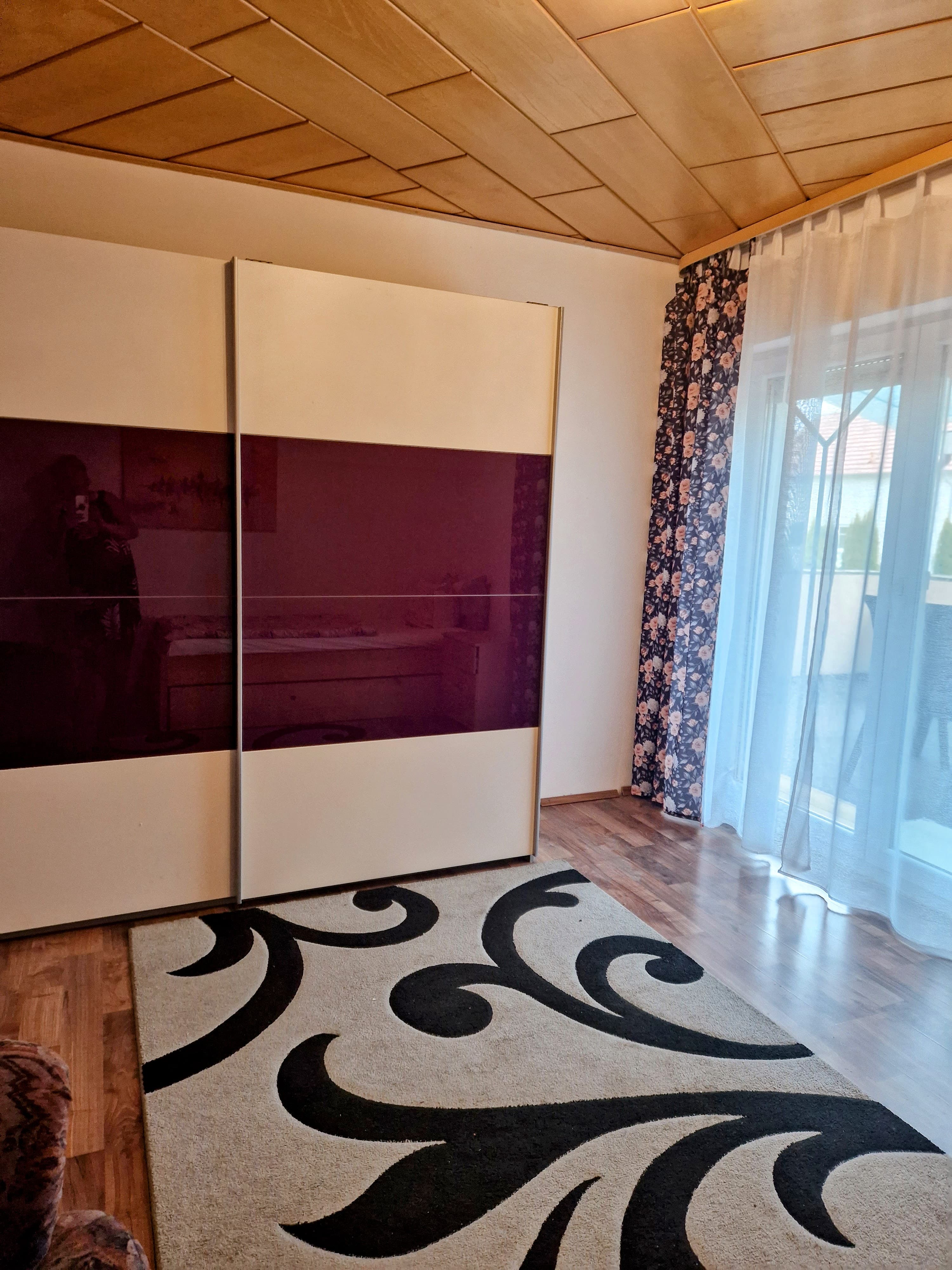 Zimmer 3 mit Balkon Bild 2