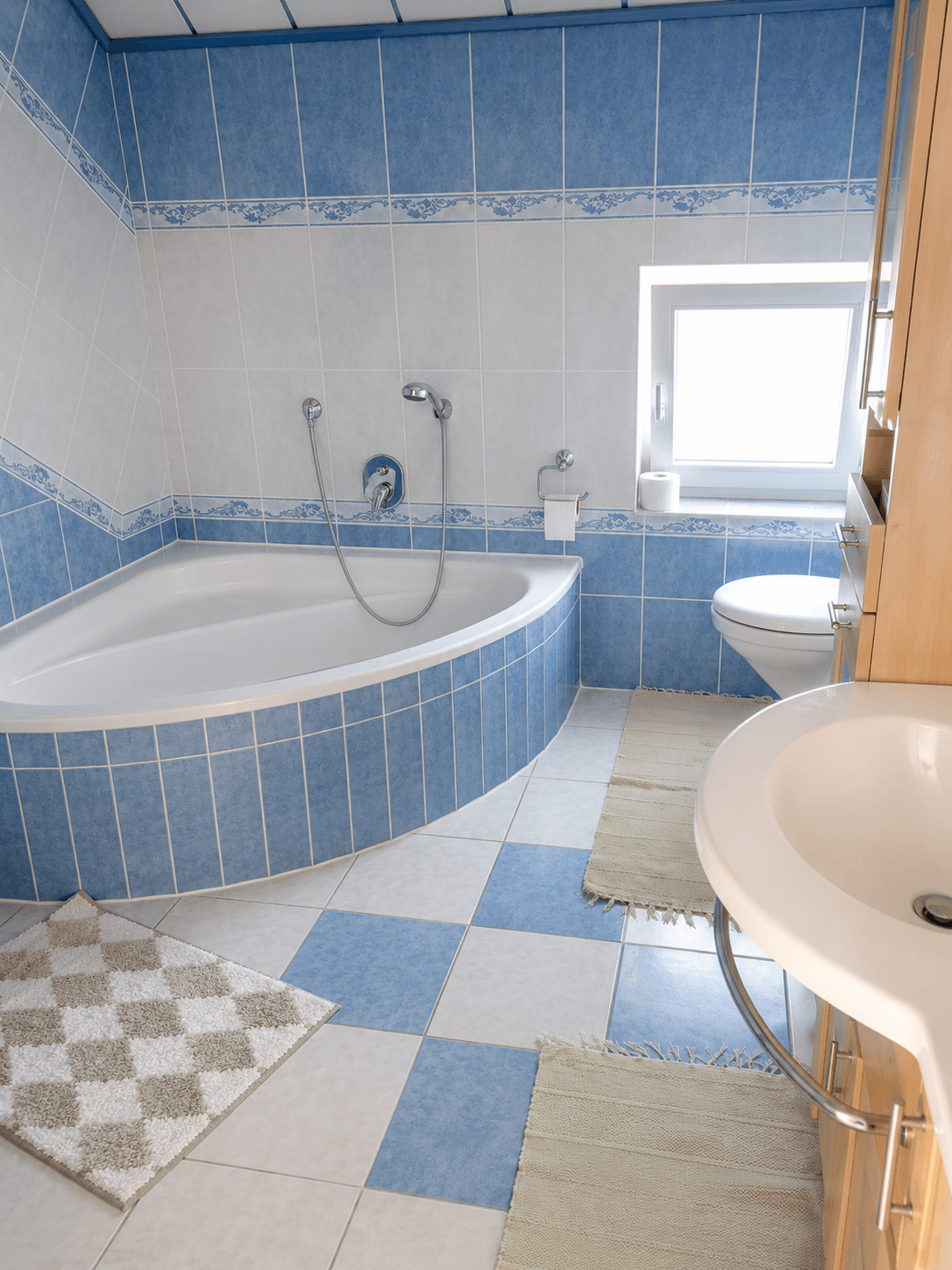 Badezimmer/Badewanne und Dusche Bild 2