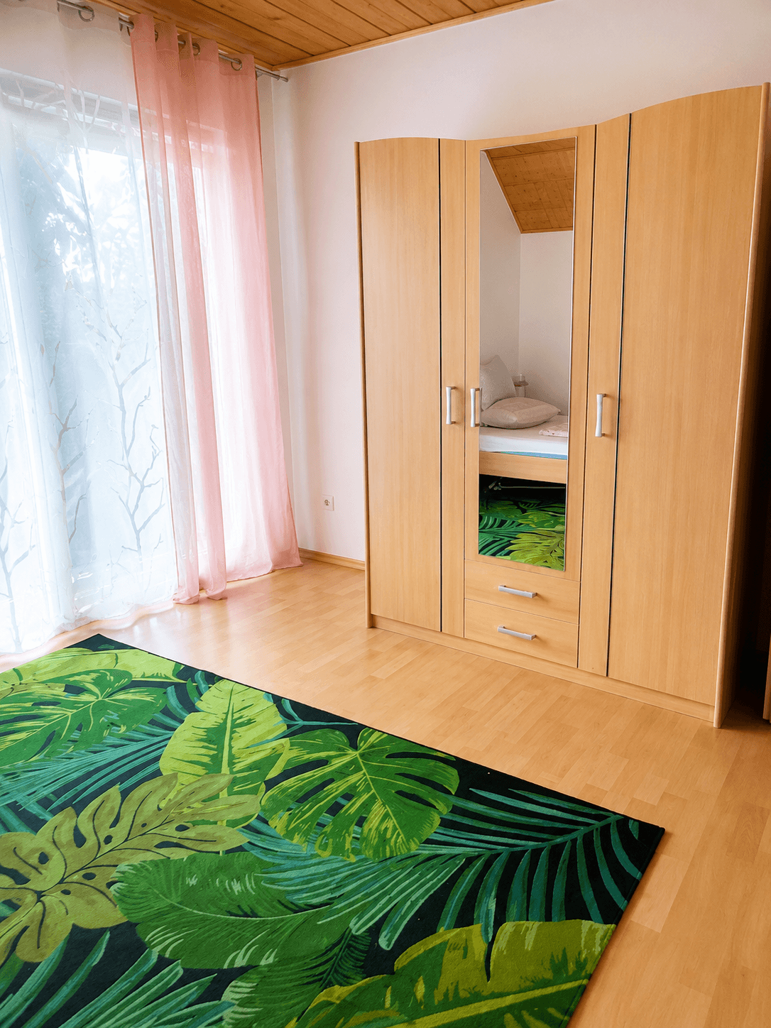 Zimmer 4 mit Balkon Zugang Bild 1