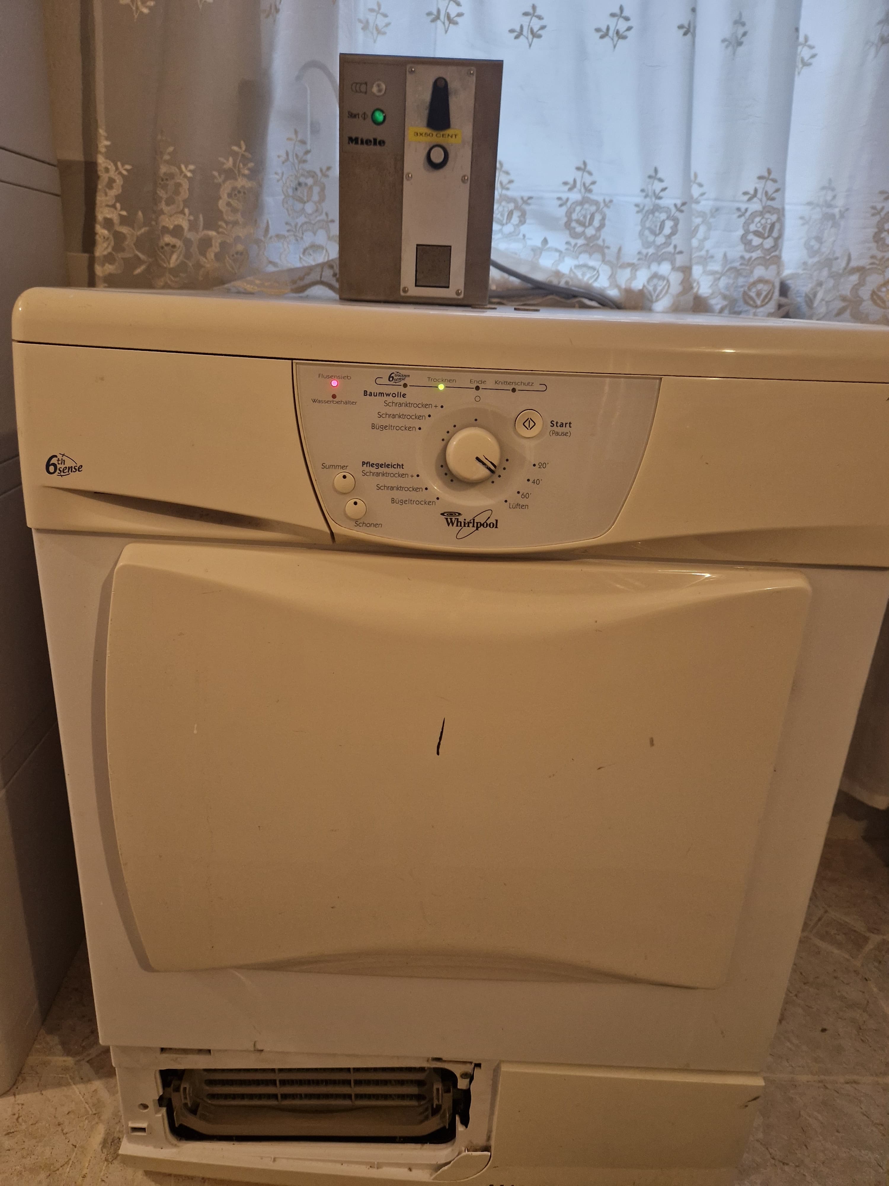 Waschmaschine Waschraum im Keller