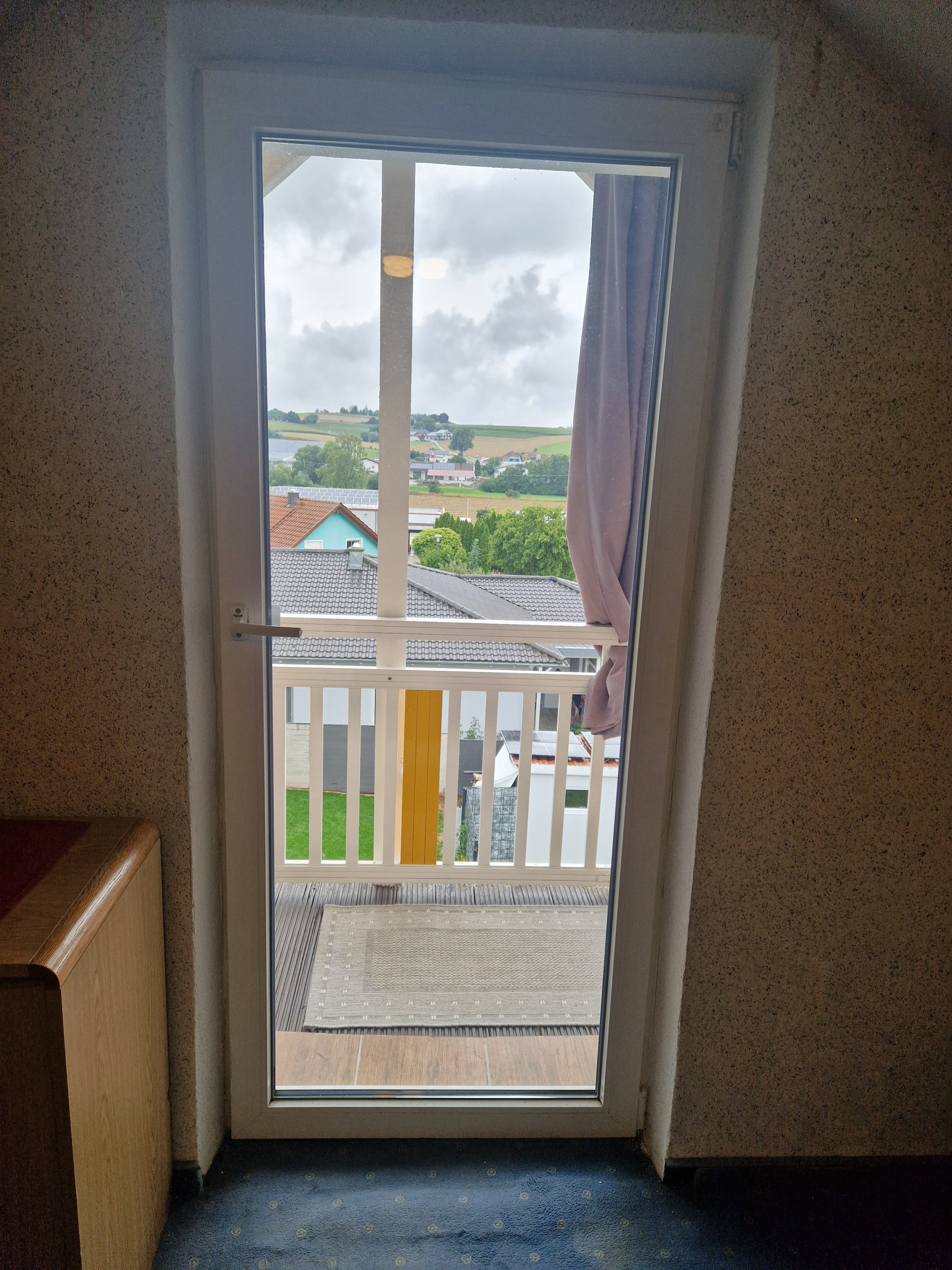 Zimmer 2 mit Balkon Bild 2