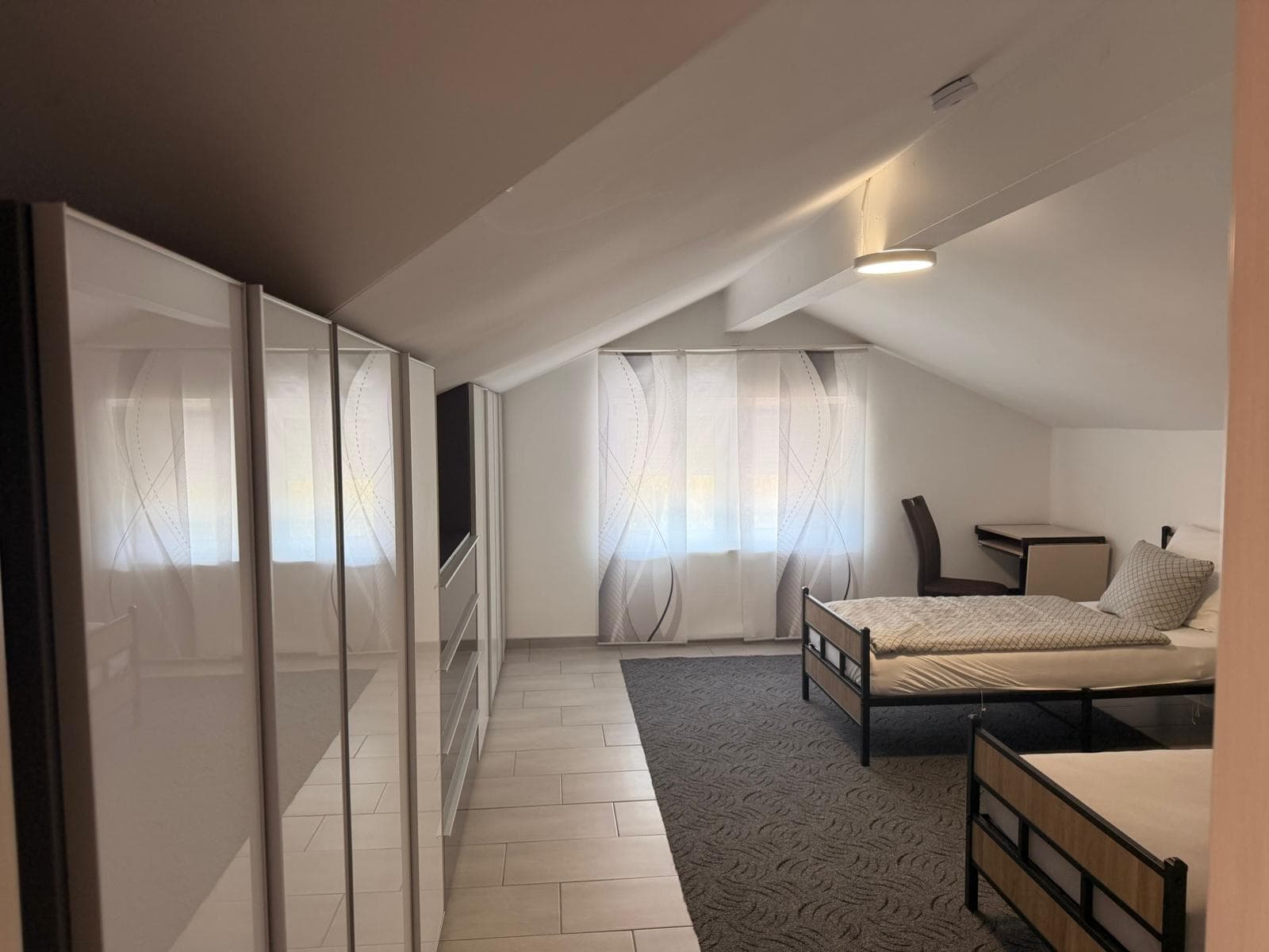 Zimmer 1 mit 2 Einzelbetten Bild 1