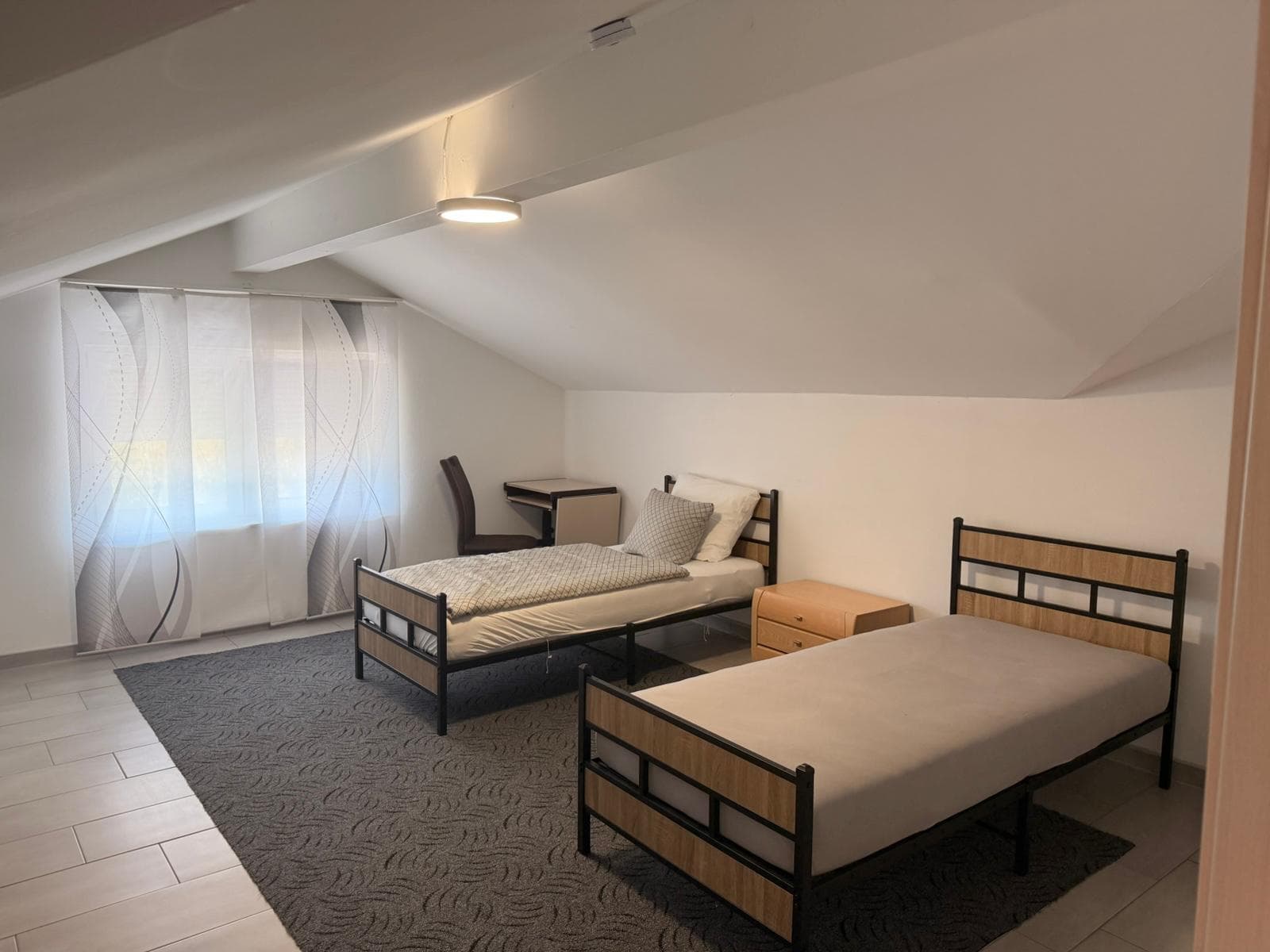 Zimmer 1 mit 2 Einzelbetten Bild 2